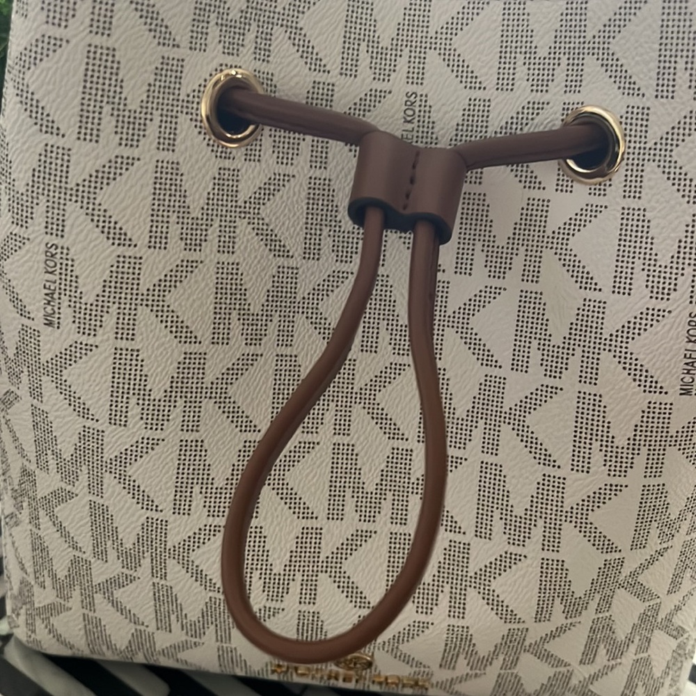 Authentic ❤️Sold❤️Michael kors SURI bag - Picture 4 of 7